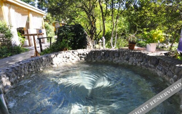 Yingyuetan Hotspring Hotel