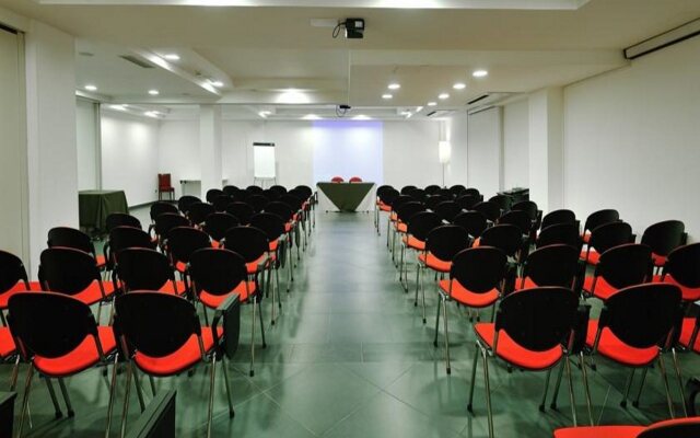 La Meridiana Bleisure Hotel