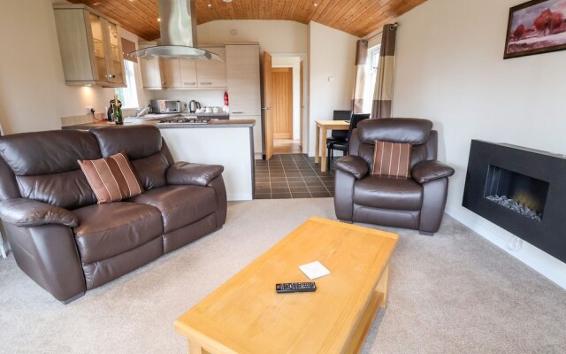 Oak Lodge
