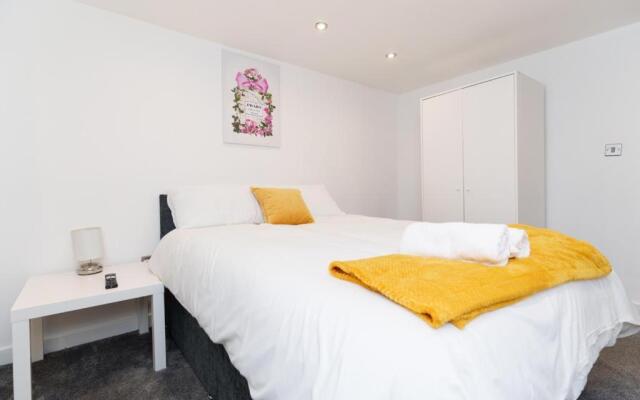 Am to Pm Apartments