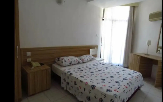Status Hotel