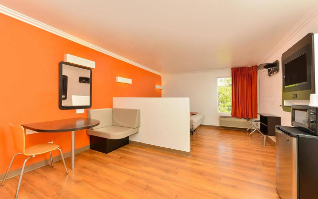 Motel 6-Vista, CA