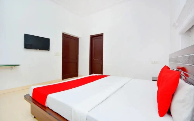 Corner House By OYO Rooms