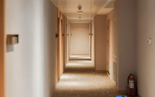 Dongding Hotel (Taiyuan South Station Changfeng East Street Subway Station)