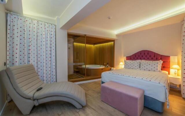 Ece Marina Suites