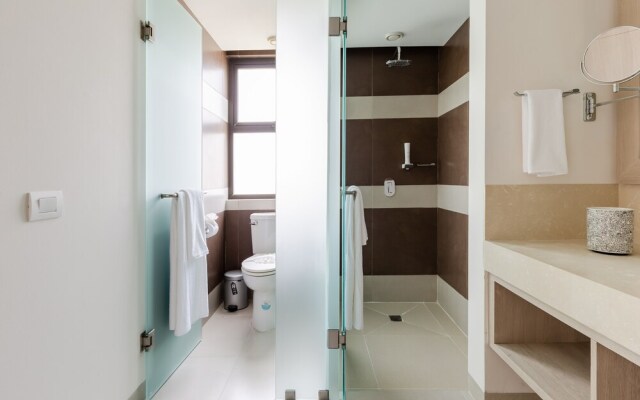 Maxim E 305 2 Bedroom Condo by Redawning