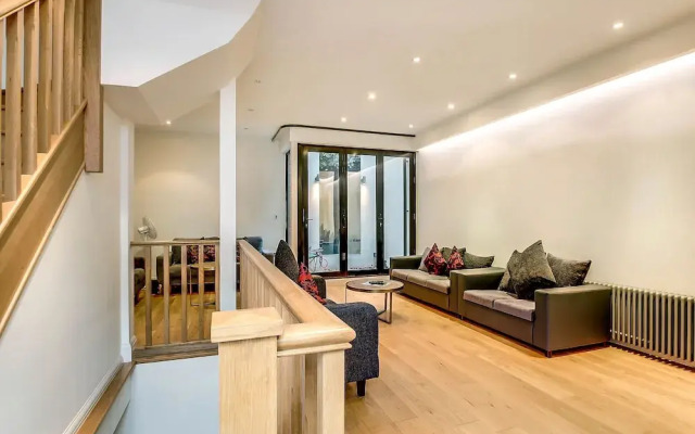 Pont Street Mews Townhouse