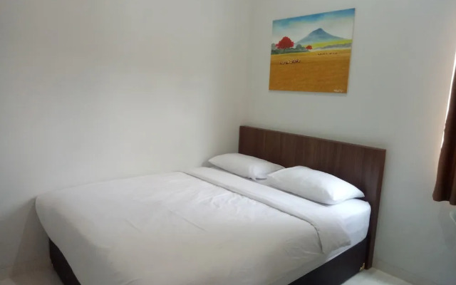 Omah Bondi Family Homestay by FH Stay