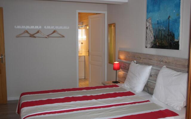 Sunny Chalet in Les Gets with Jacuzzi