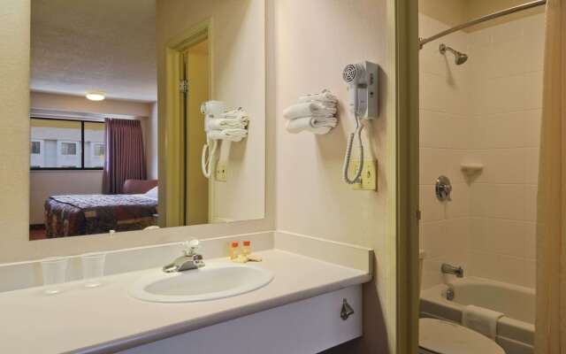 Days Inn by Wyndham Overland Park/Metcalf/Convention Center