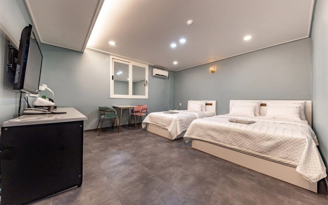 Mokpo Nine Self Check-in Hotel