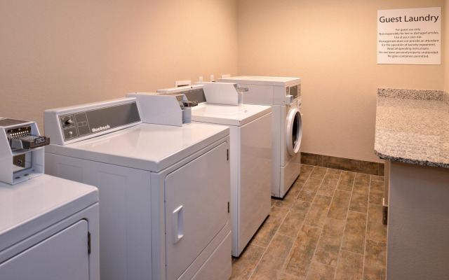 Holiday Inn Express & Suites Williams by IHG