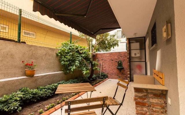 Yakamoz 2 BR Stylish House with garden in Kadikoy