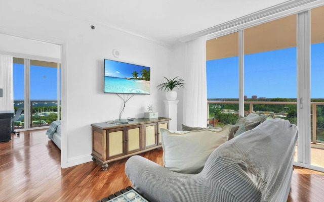 Tropical Paradise - Spacious 3-Bedroom