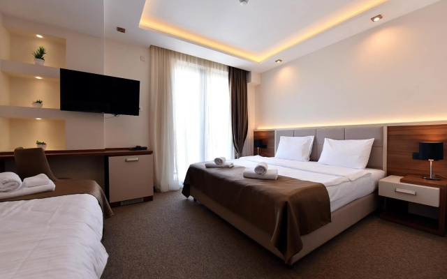 Hotel Lazaro