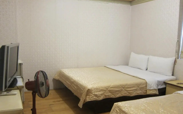Aiwa Hotel