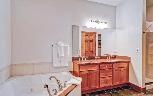Black Canyon Inn Unit F10