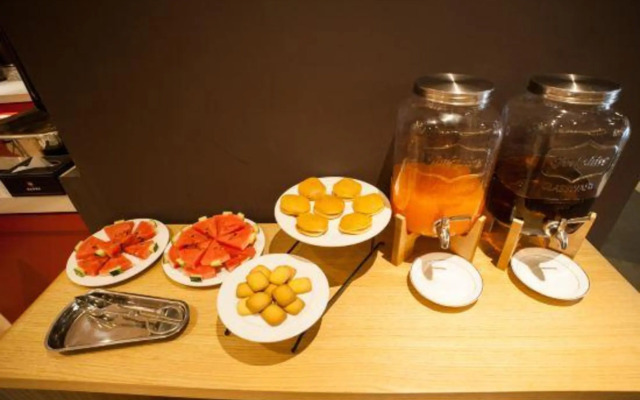 Ibis Hotel (Tangshan Wanda Plaza)