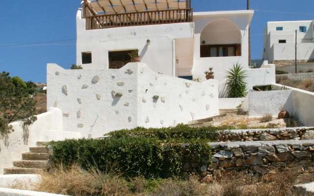 House With 2 Bedrooms in Sikinos, With Wonderful sea View, Enclosed Ga