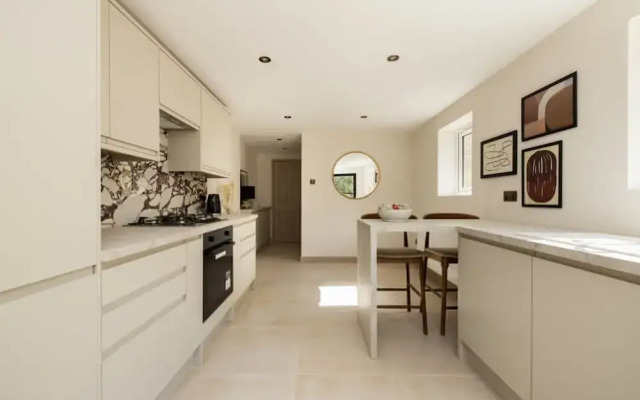 The Tyrwhitt Road Place - Lovely 2bdr Flat With Garden