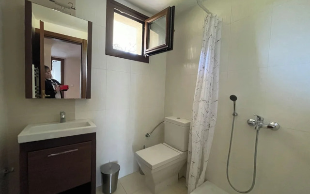 Stylish Maisonette With 3 Bedrooms in Vourvourou, Greece
