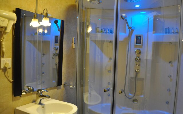 Oyo 411 Moon Hotel