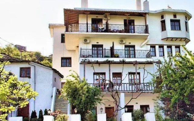 Guesthouse Rousis