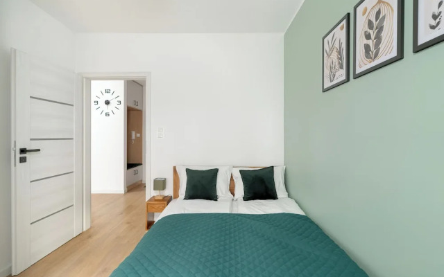 Apartment With Parking by Renters