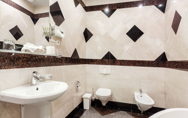 Atrium Suites