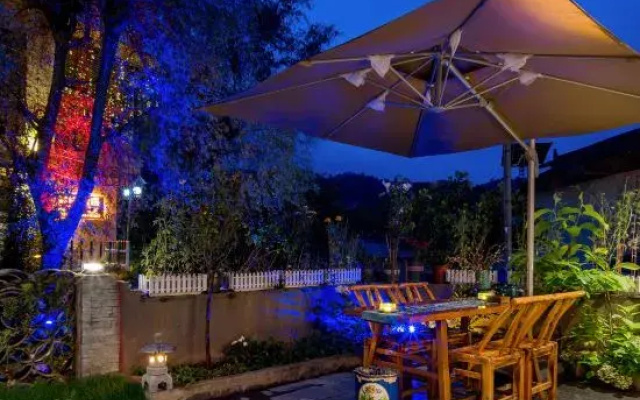 the South Flower of Fanjingshan City Has Opened A Guesthouse
