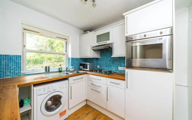 Lovely 1BD Flat + Private Balcony Near Portobello