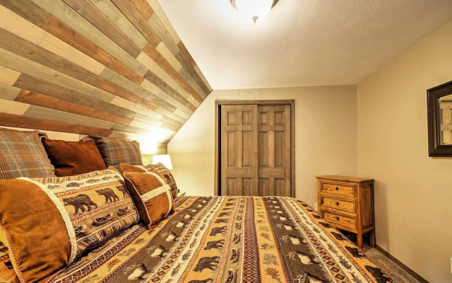 Hillside Cripple Creek Cabin w/ Hot Tub, Mtn Views
