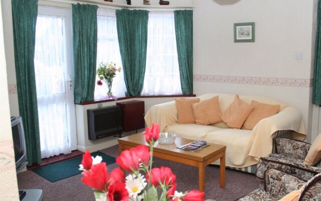 Crossways & Sea View Self Catering Holiday Cottages & Apartments