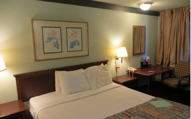 Super 8 Dallas Love Field Market Center