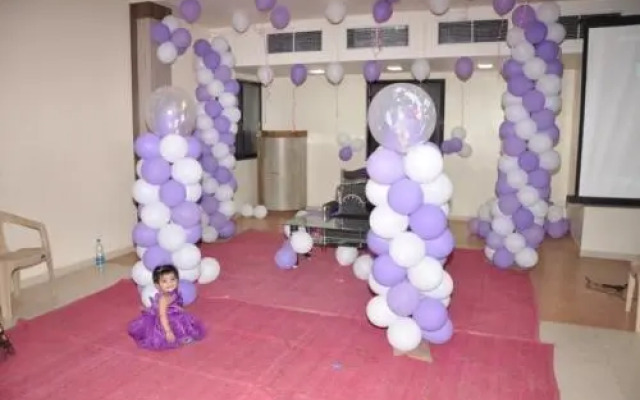 Hotel Dev Palace Lodging