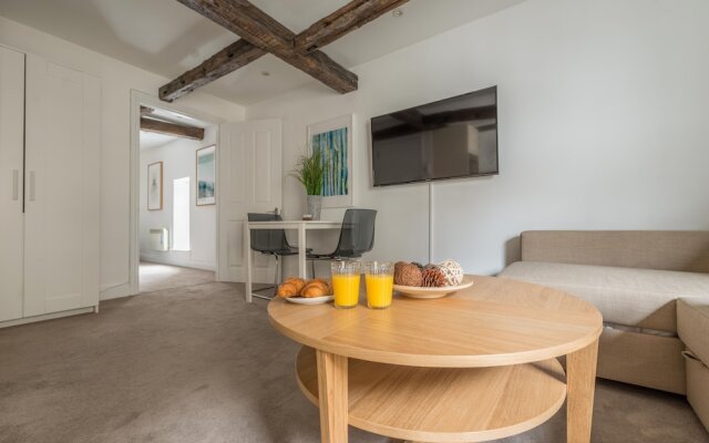 Hampden Apartments - the Anne