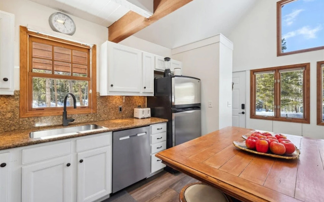 Chalet Blue 2 Bedroom Home by RedAwning