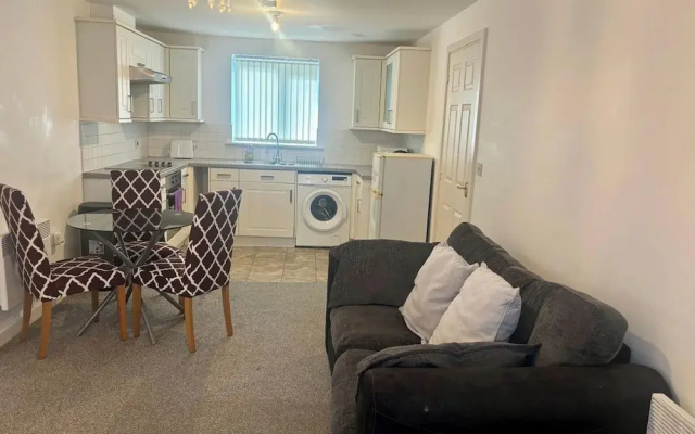 2 Bed Wolverhampton Apartment-sleeps 5