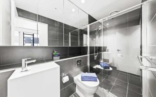 Large 2BR+Comfy+Parking Included