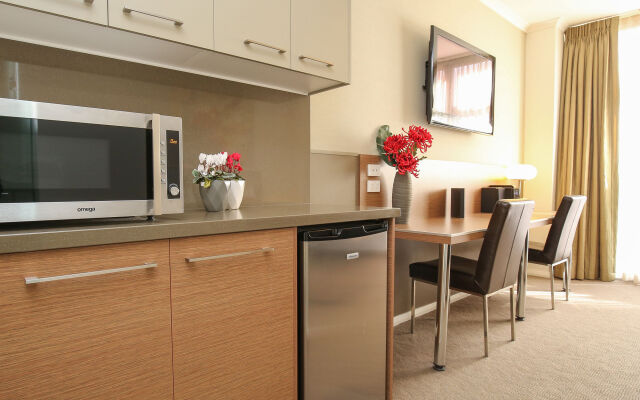 Indulge Apartments - Ontario