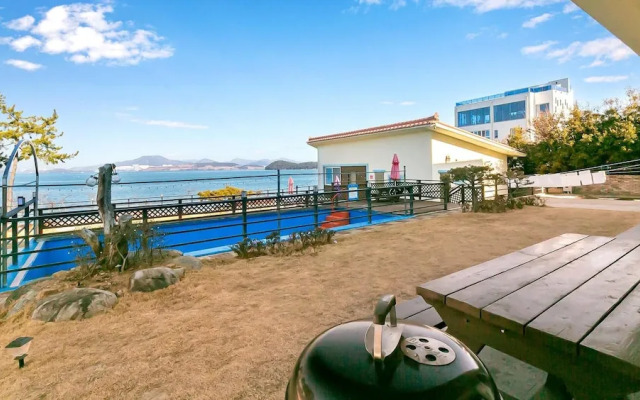 Yeosu Hi Mom Kids Family Pension Black