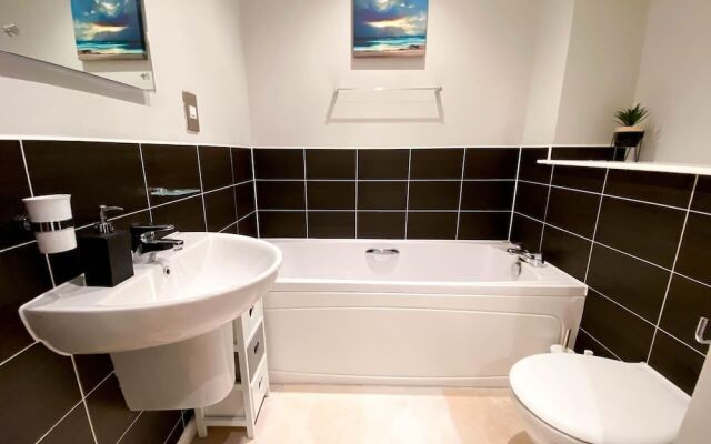 Kelvingrove Art Gallery Flat - Private Parking