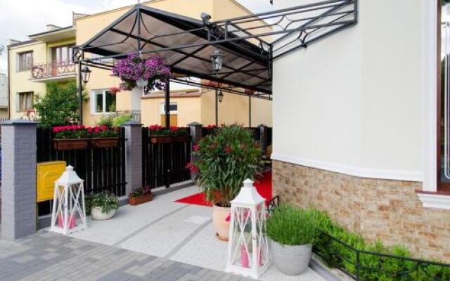 Figaro - Hotel I Restauracja