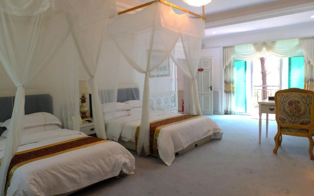 Lotus Mountain Hot Spring Resort