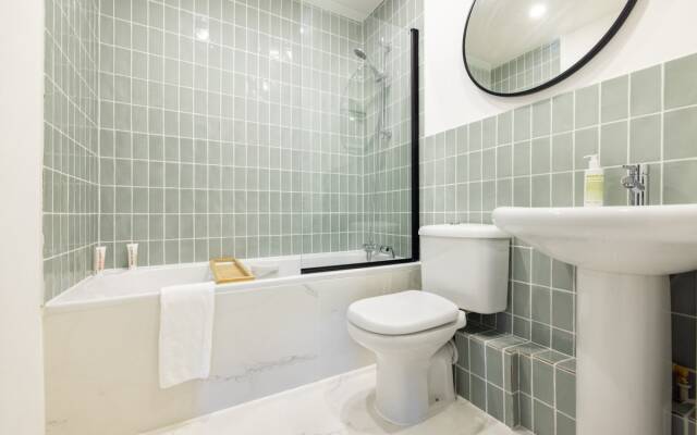 The Brockwell Park Escape - Bright 2BDR Flat with Parking