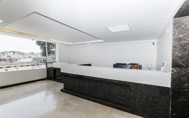 The Red Lotus Premium By OYO Rooms