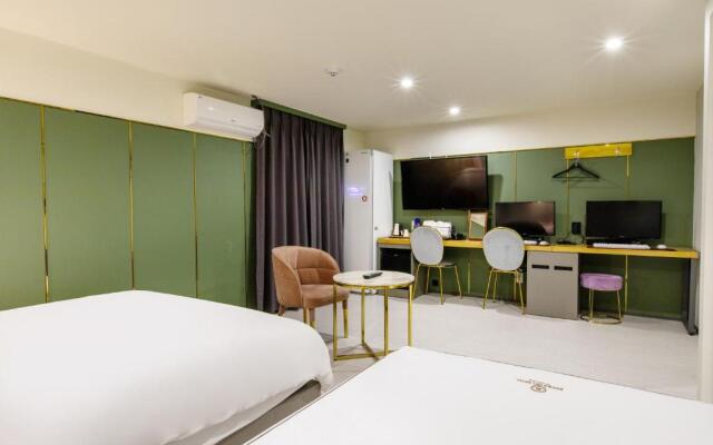 Brown Dot Hotel Minam