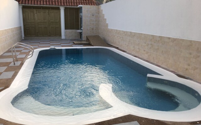 Casa con Piscina Privada y Jacuzzi