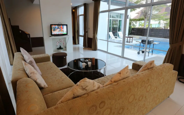 AnB Pool Villa 3BR Glass House in Pattaya