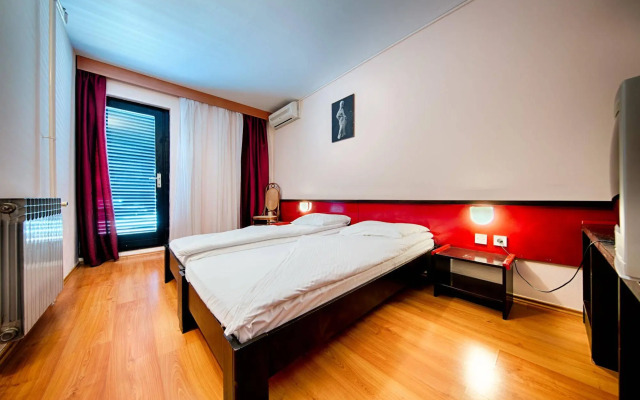 Hotel Issa